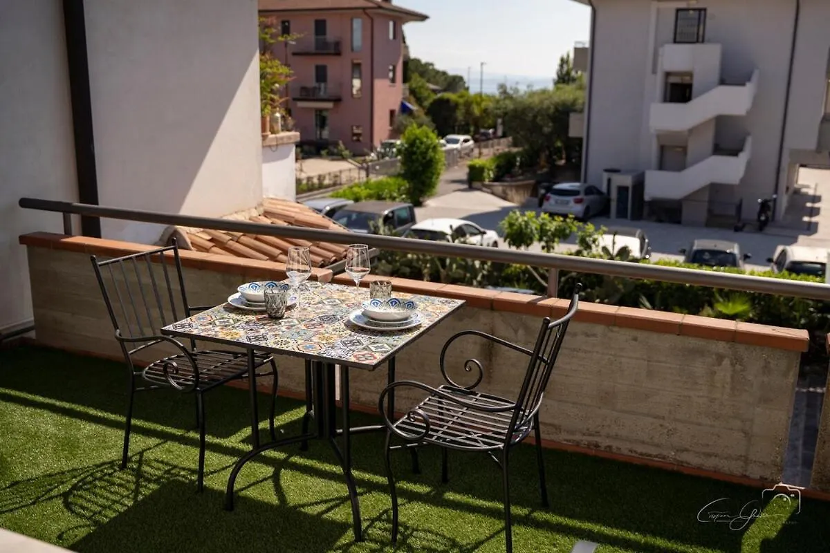 Balcone Vista Lago Sirmione Italia